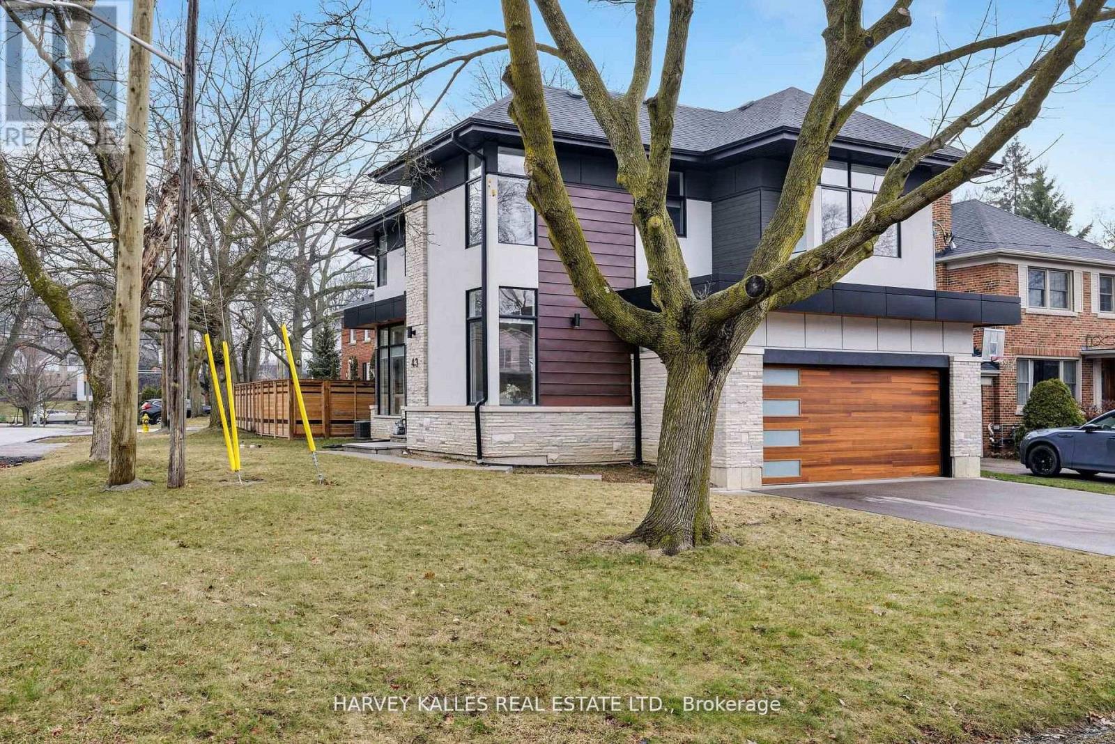 43 Ballacaine Drive, Toronto, Ontario  M8Y 4B1 - Photo 3 - W13029896