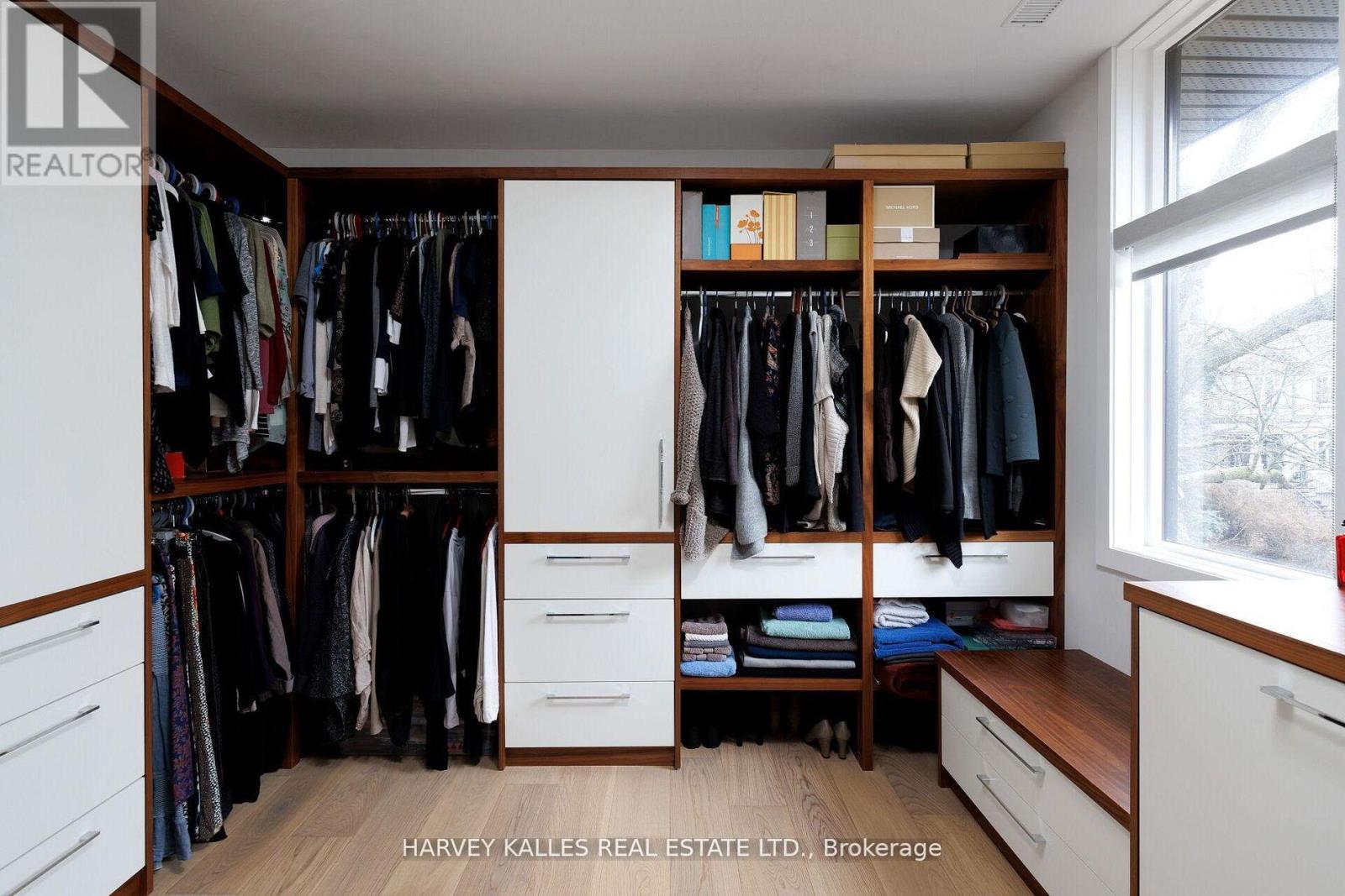 43 Ballacaine Drive, Toronto, Ontario  M8Y 4B1 - Photo 32 - W13029896