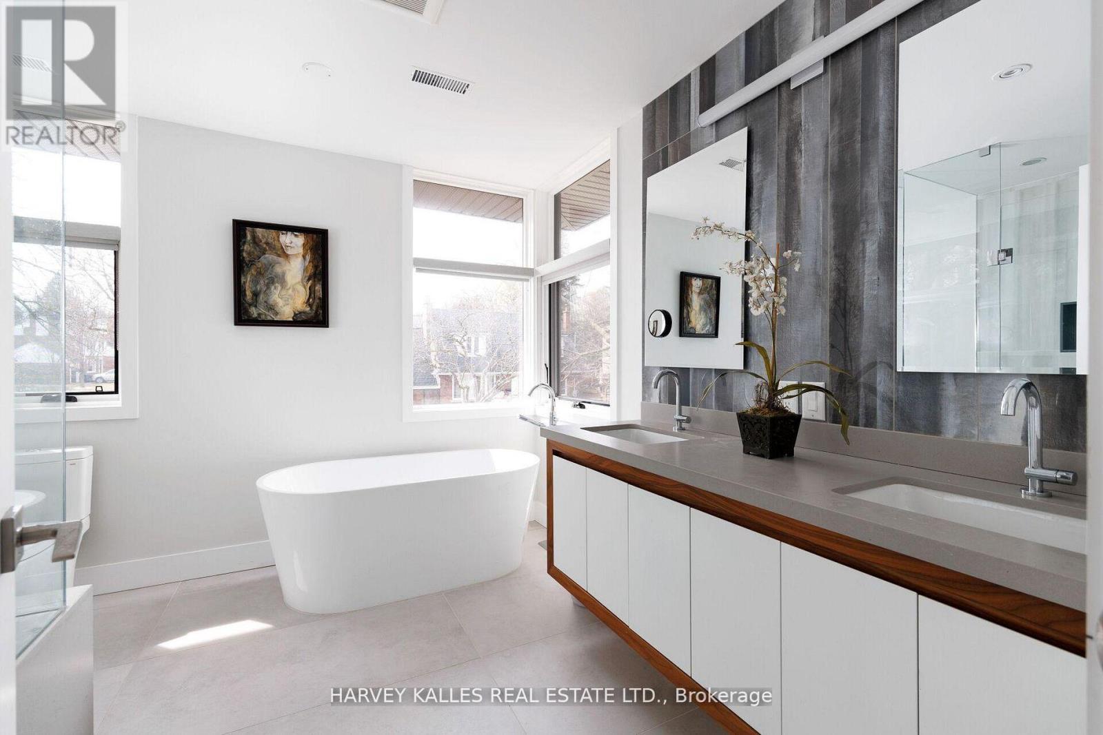 43 Ballacaine Drive, Toronto, Ontario  M8Y 4B1 - Photo 34 - W13029896