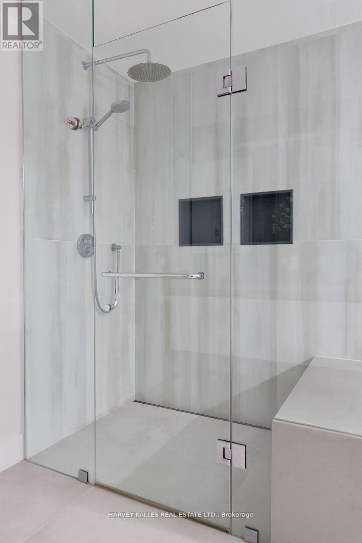 43 Ballacaine Drive, Toronto, Ontario  M8Y 4B1 - Photo 36 - W13029896