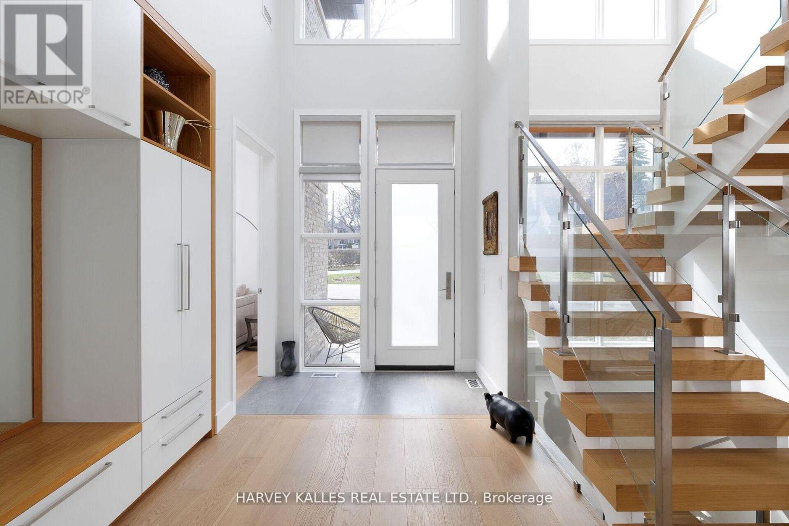 43 Ballacaine Drive, Toronto, Ontario  M8Y 4B1 - Photo 4 - W13029896