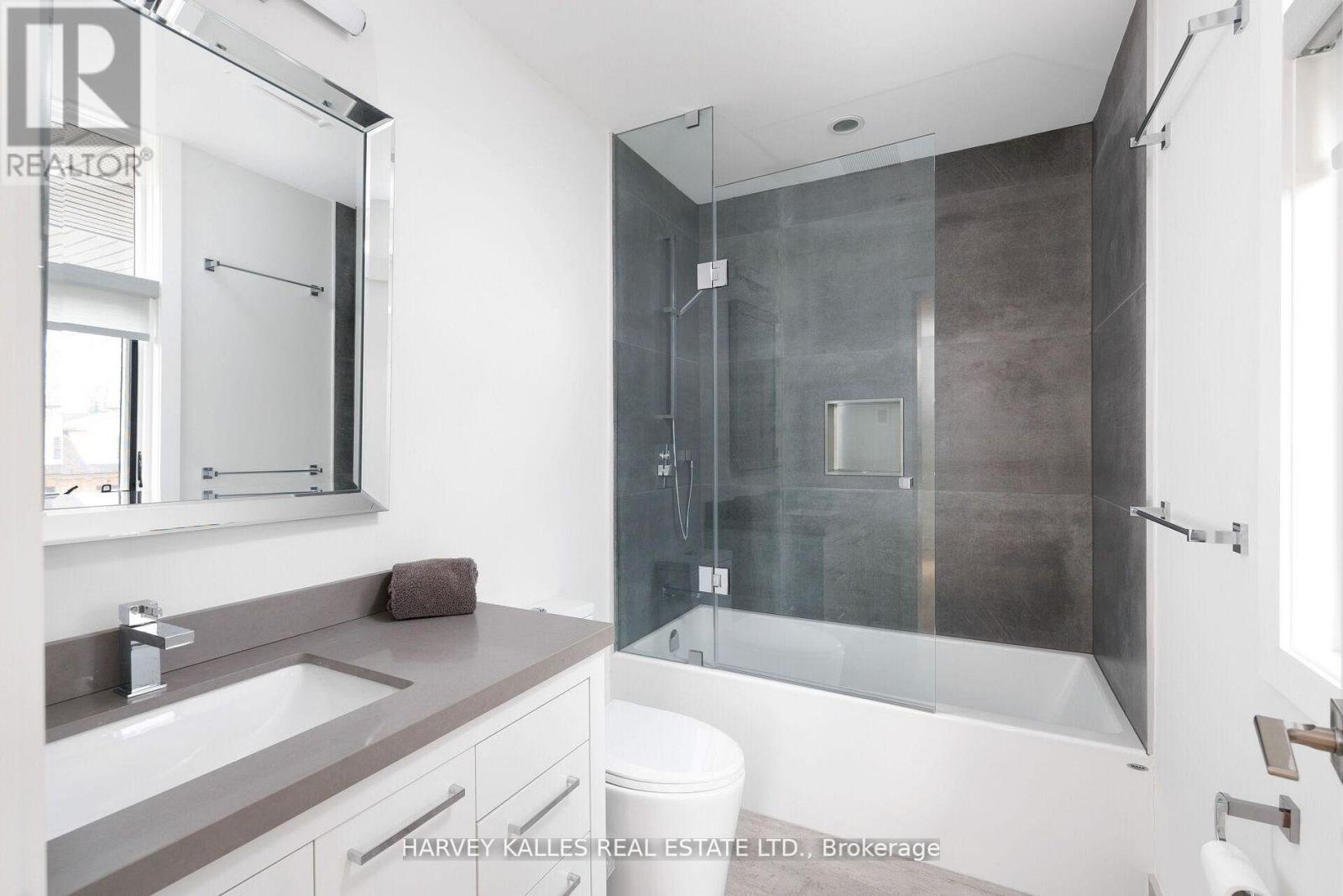 43 Ballacaine Drive, Toronto, Ontario  M8Y 4B1 - Photo 40 - W13029896