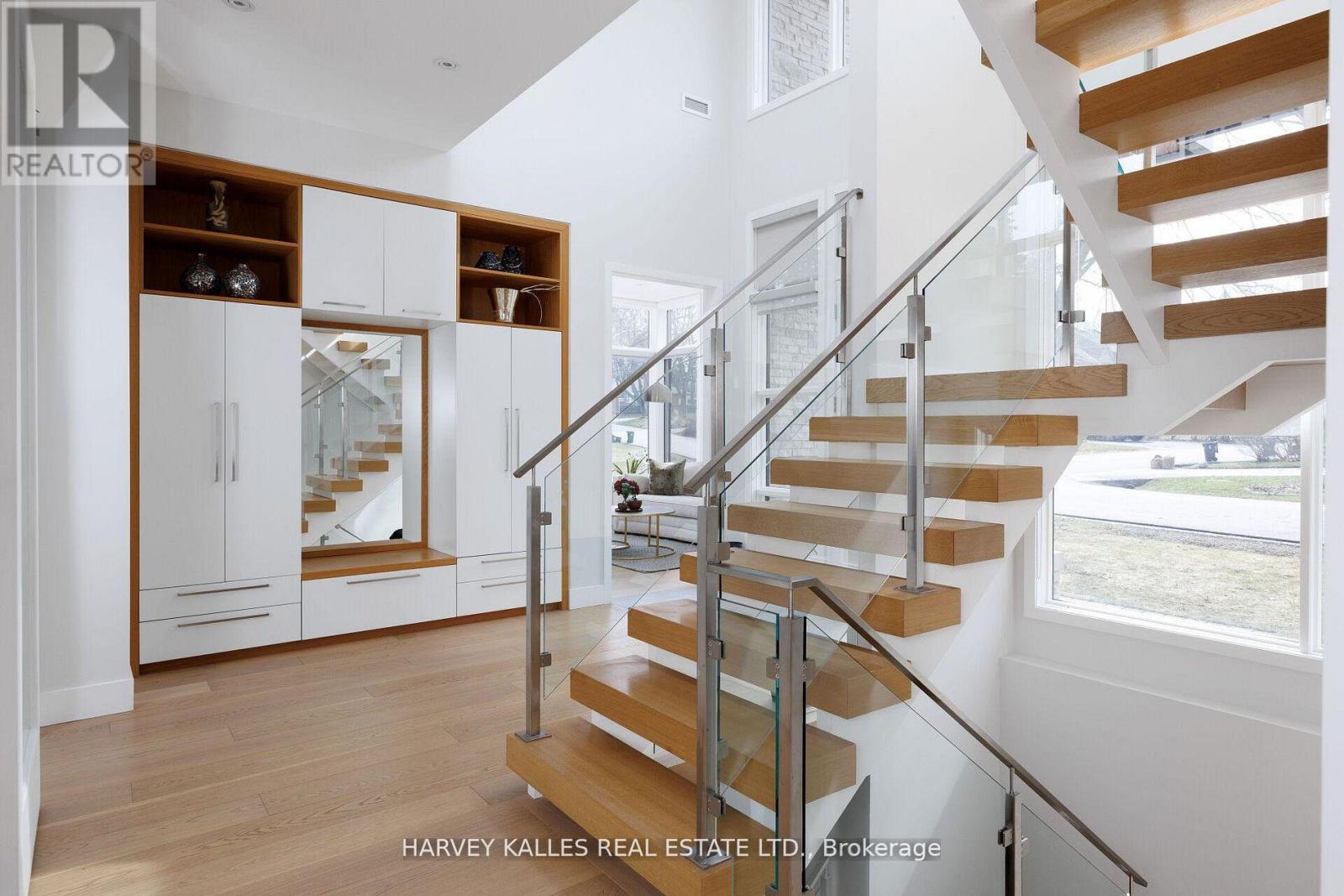 43 Ballacaine Drive, Toronto, Ontario  M8Y 4B1 - Photo 5 - W13029896