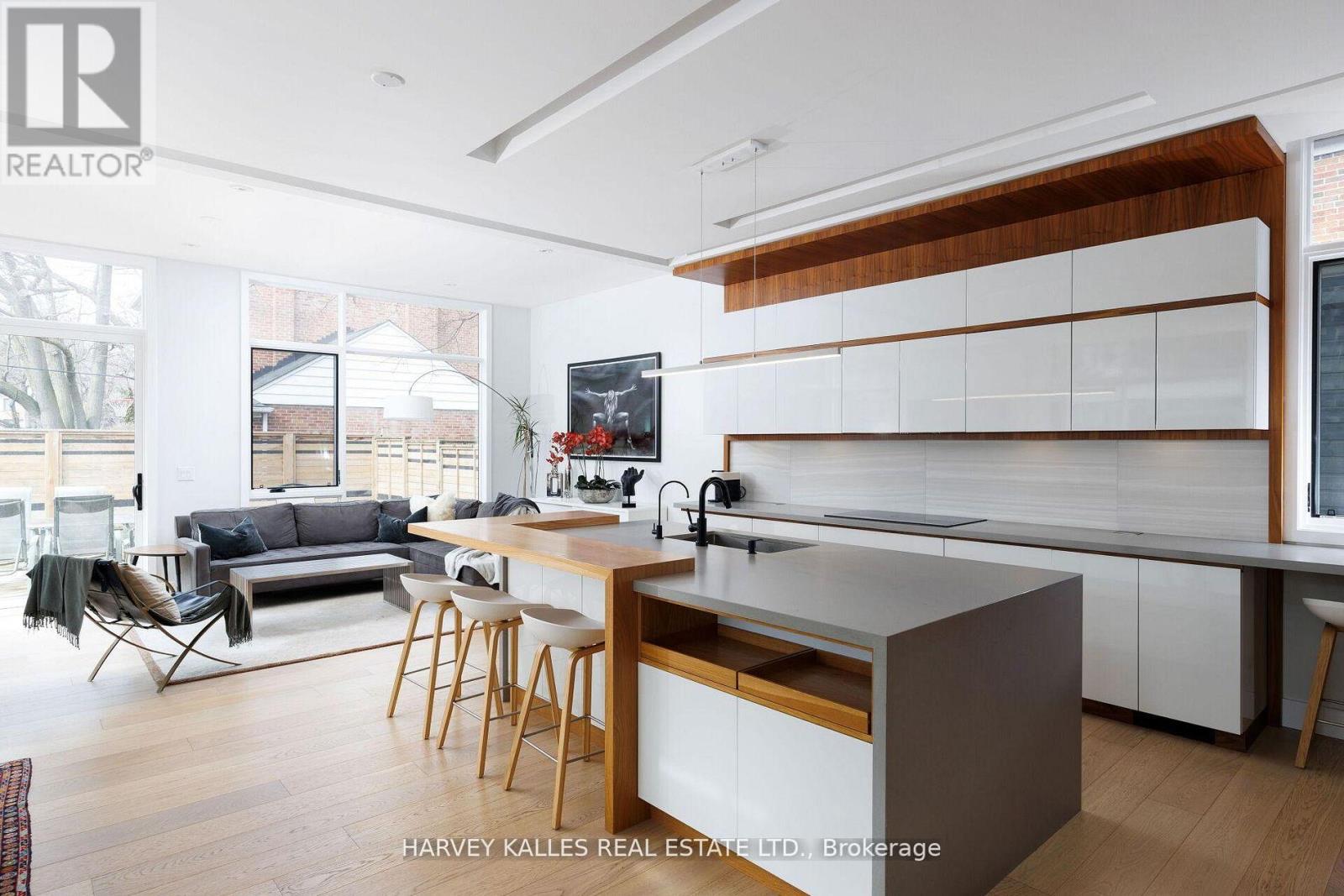 43 Ballacaine Drive, Toronto, Ontario  M8Y 4B1 - Photo 8 - W13029896