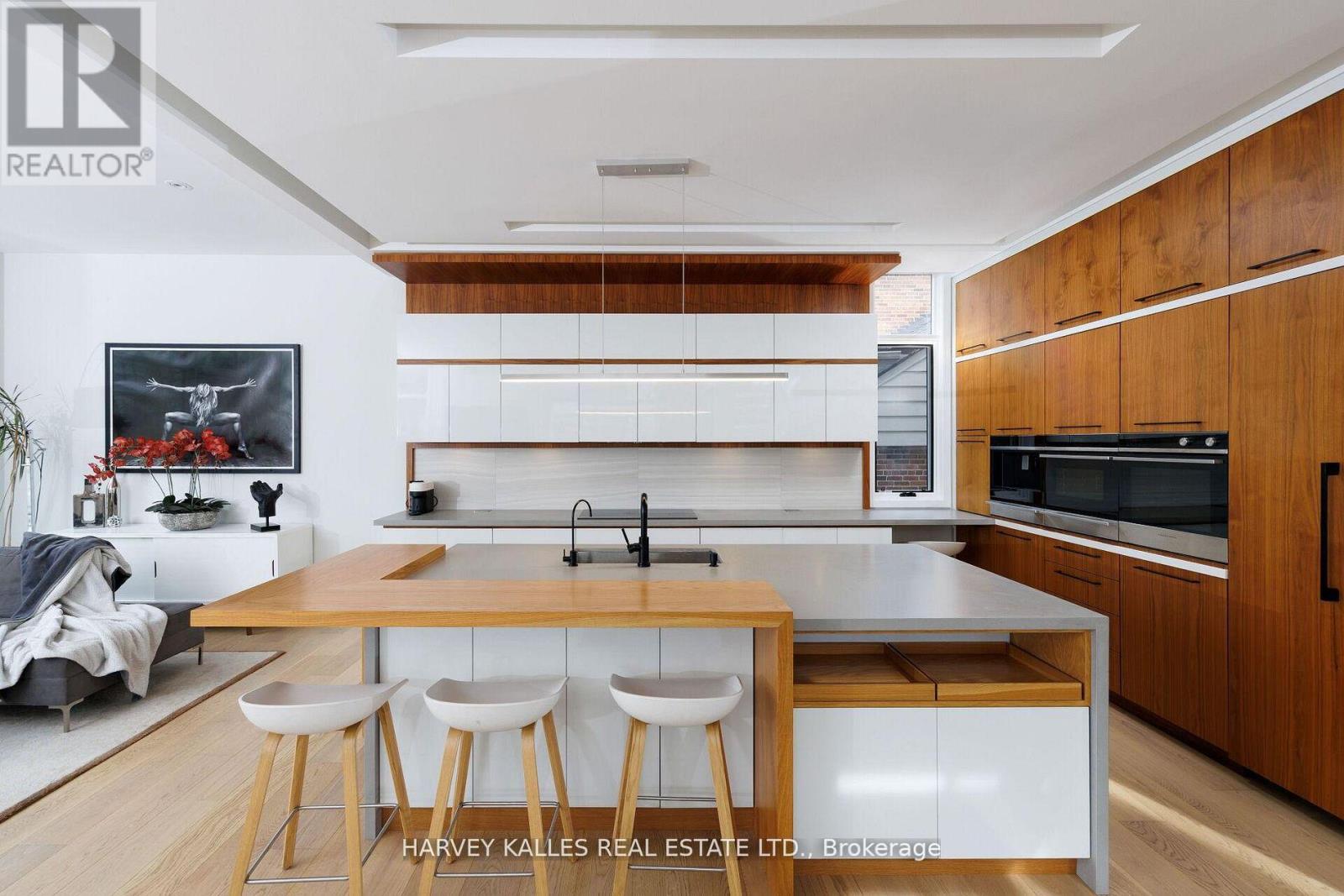 43 Ballacaine Drive, Toronto, Ontario  M8Y 4B1 - Photo 9 - W13029896