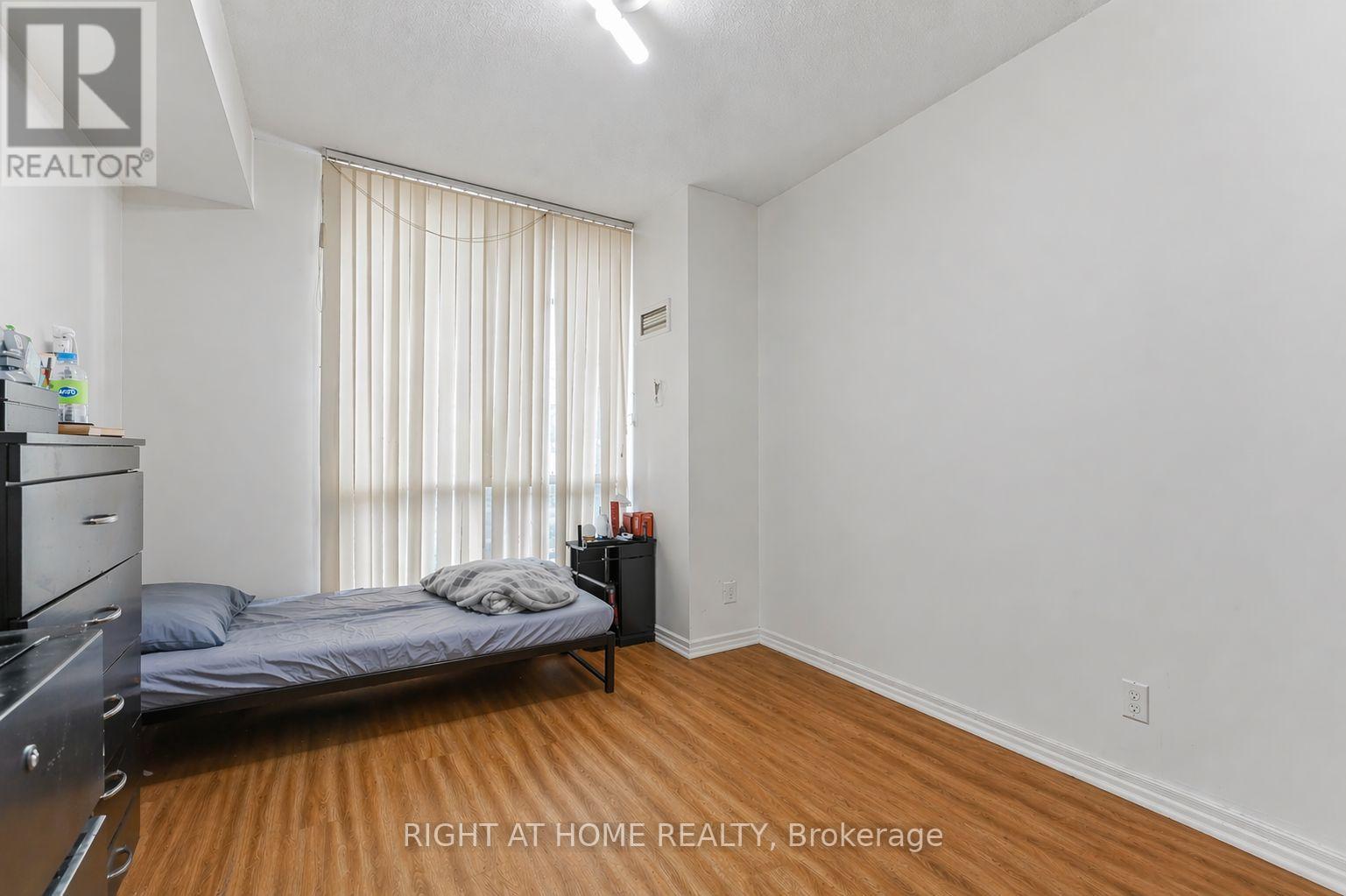 1909 - 3939 Duke Of York Boulevard, Mississauga, Ontario  L5B 4N2 - Photo 12 - W13030022