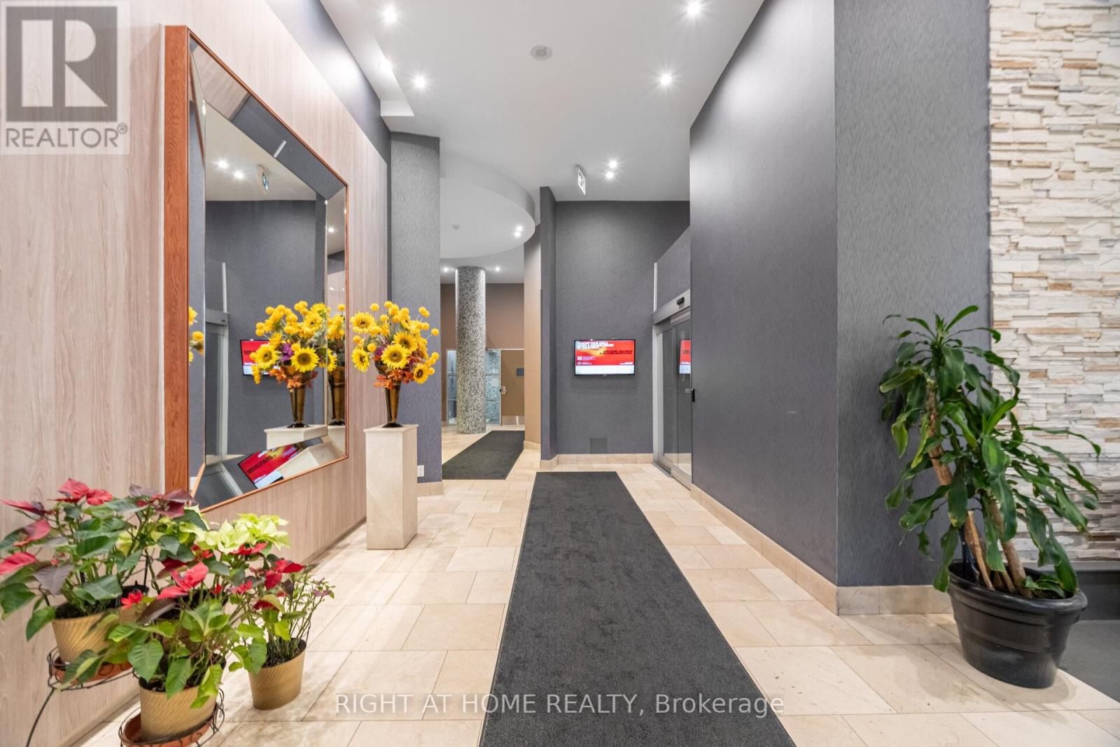 1909 - 3939 Duke Of York Boulevard, Mississauga, Ontario  L5B 4N2 - Photo 22 - W13030022