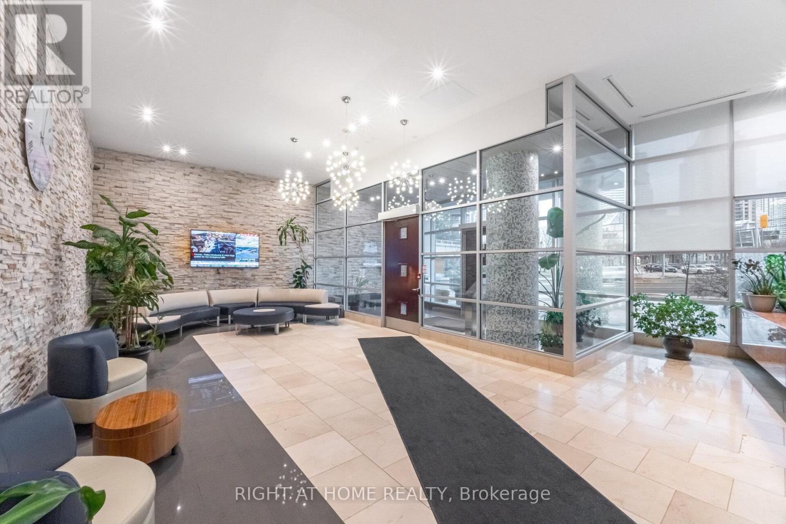 1909 - 3939 Duke Of York Boulevard, Mississauga, Ontario  L5B 4N2 - Photo 3 - W13030022