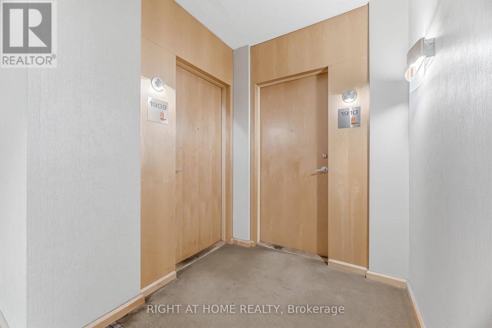 1909 - 3939 Duke Of York Boulevard, Mississauga, Ontario  L5B 4N2 - Photo 5 - W13030022