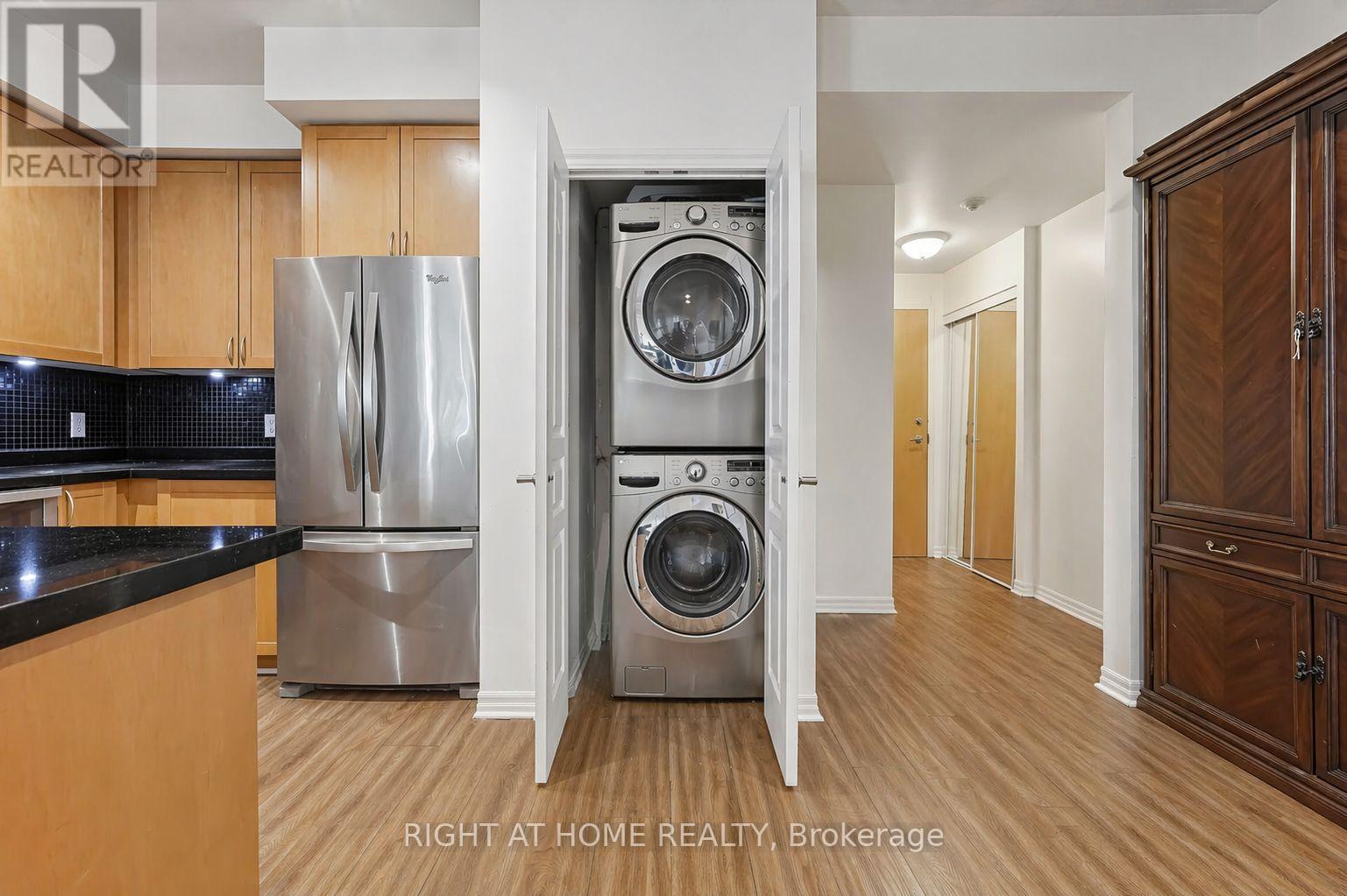 1909 - 3939 Duke Of York Boulevard, Mississauga, Ontario  L5B 4N2 - Photo 9 - W13030022