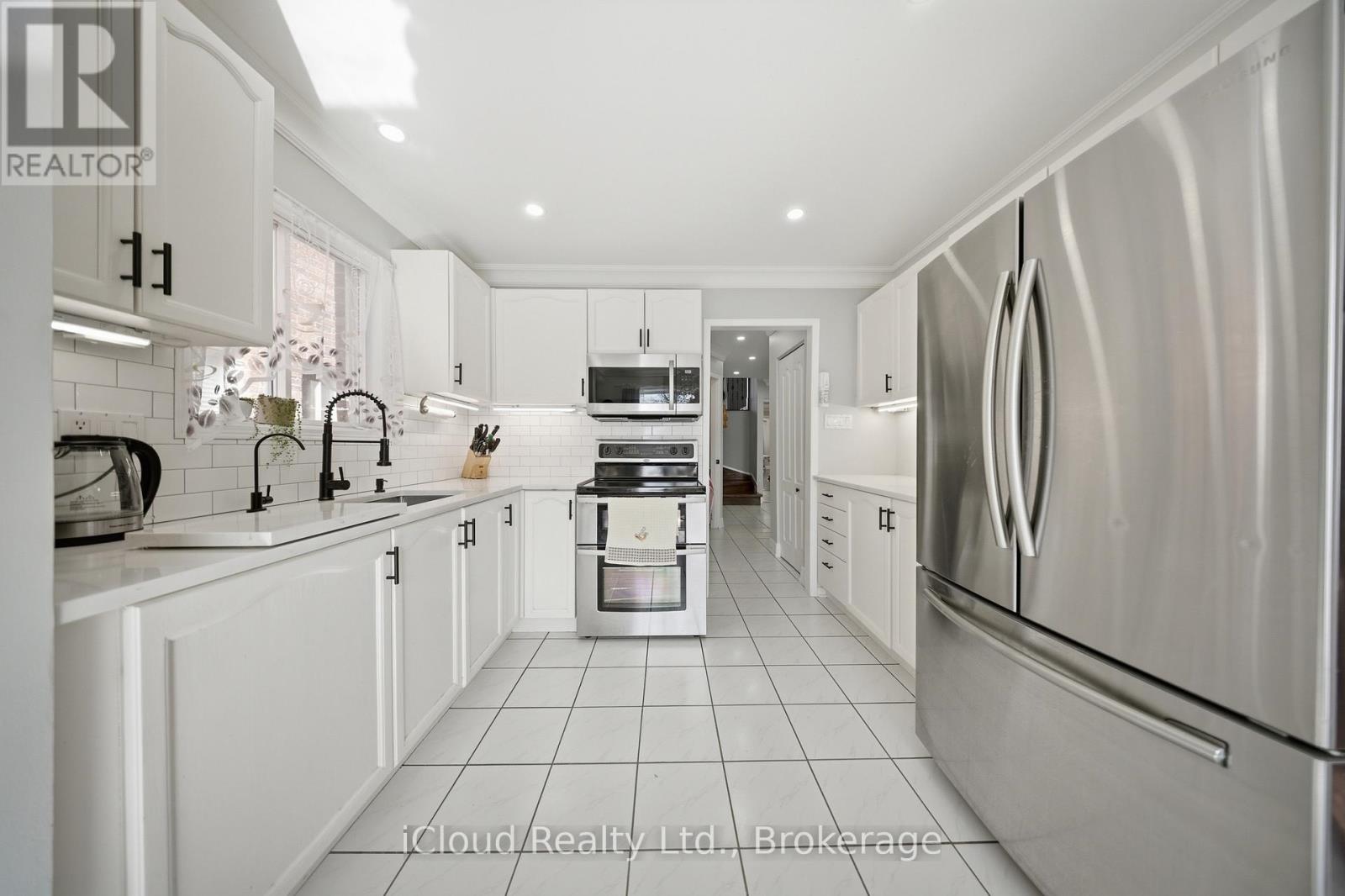 7389 Sandhurst Drive, Mississauga, Ontario  L5N 7G6 - Photo 13 - W13030066