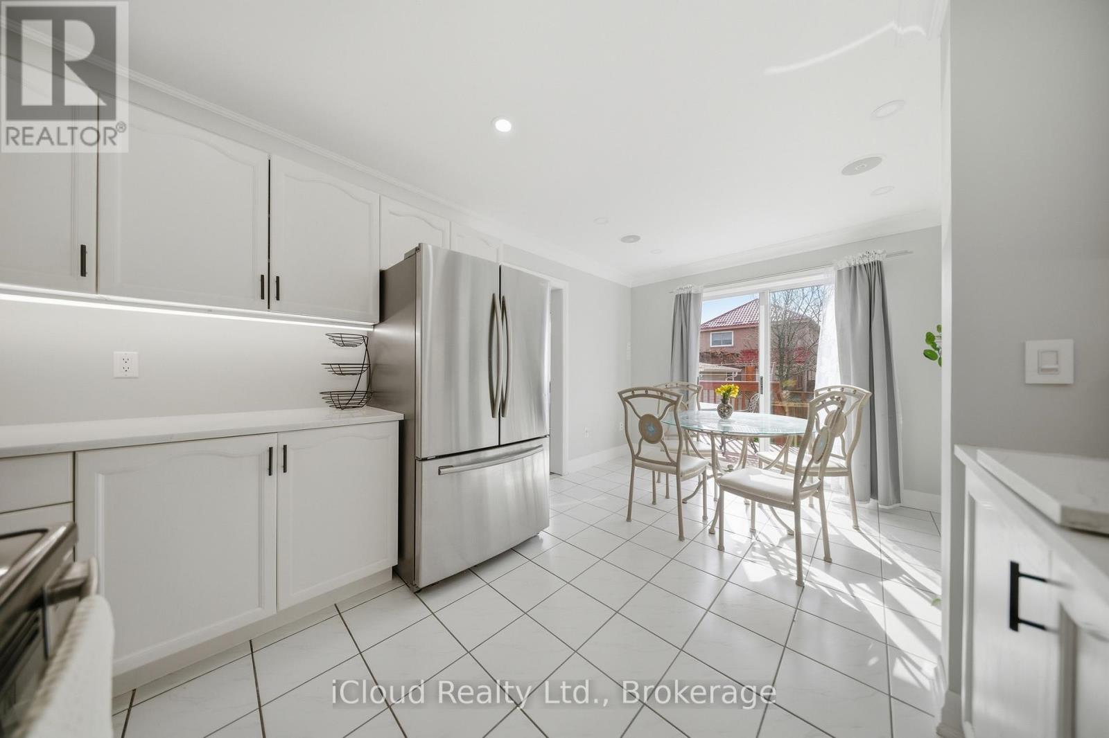 7389 Sandhurst Drive, Mississauga, Ontario  L5N 7G6 - Photo 15 - W13030066