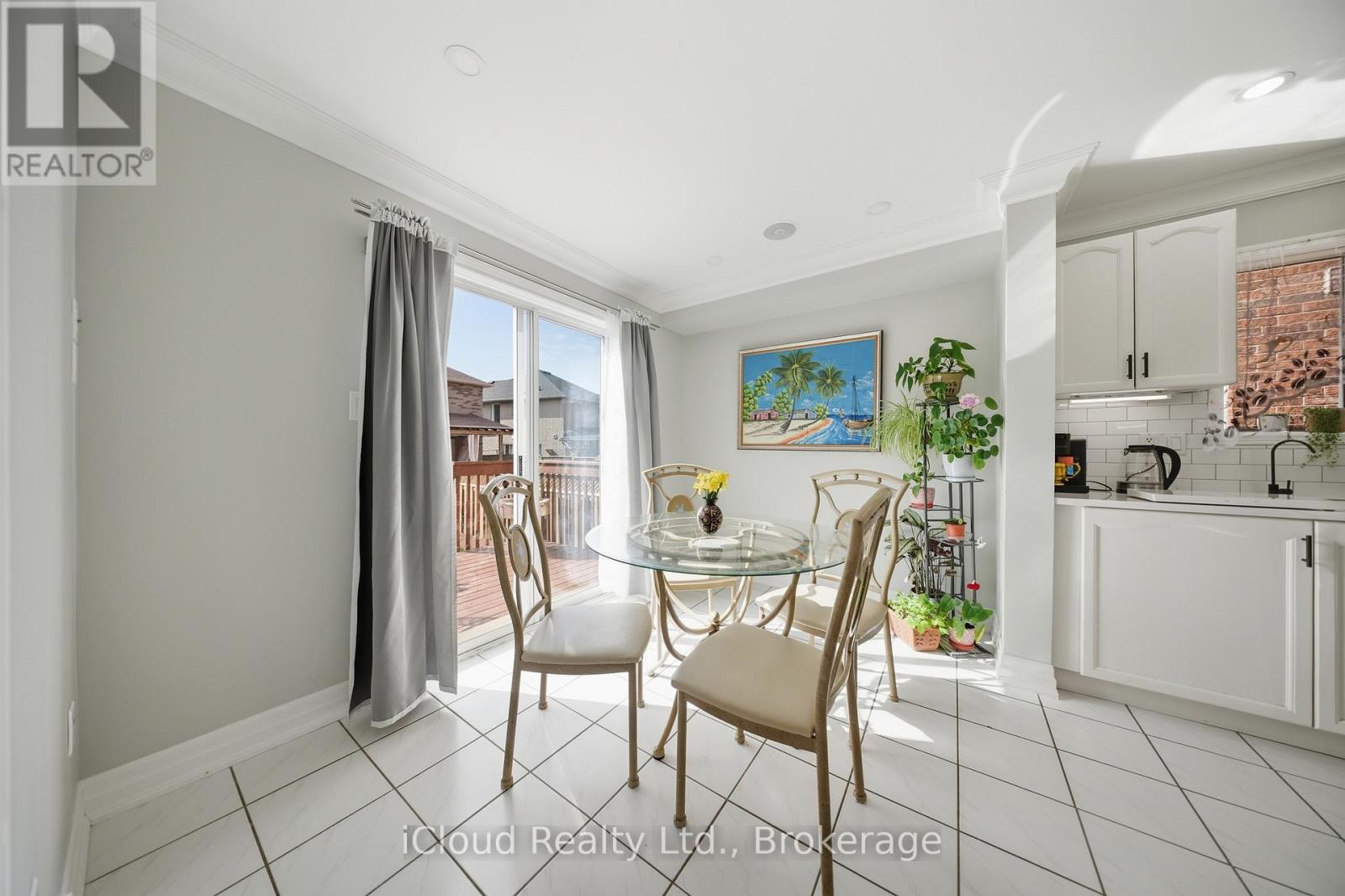 7389 Sandhurst Drive, Mississauga, Ontario  L5N 7G6 - Photo 16 - W13030066