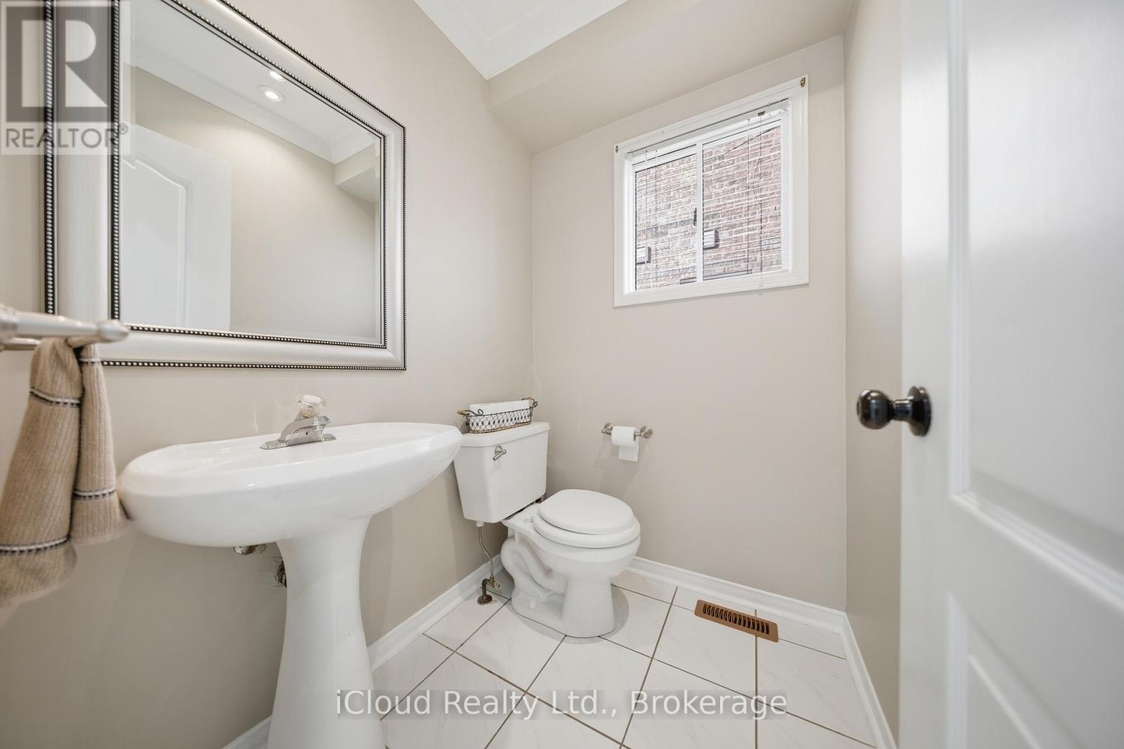 7389 Sandhurst Drive, Mississauga, Ontario  L5N 7G6 - Photo 18 - W13030066