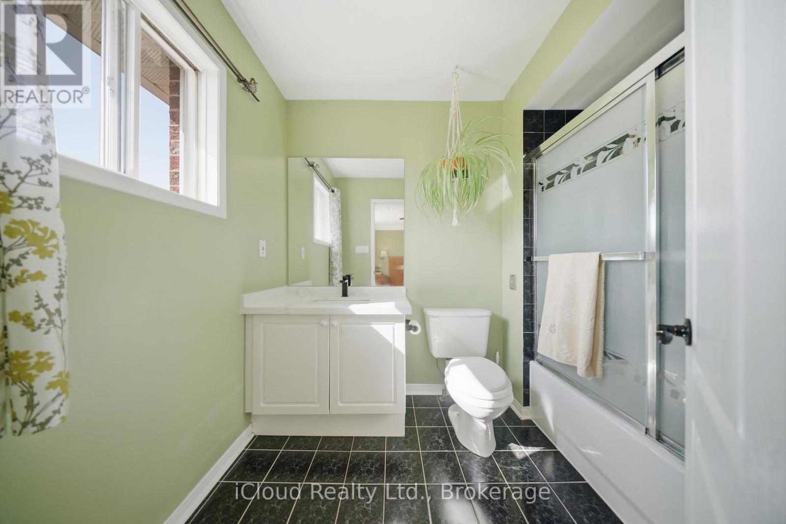 7389 Sandhurst Drive, Mississauga, Ontario  L5N 7G6 - Photo 31 - W13030066