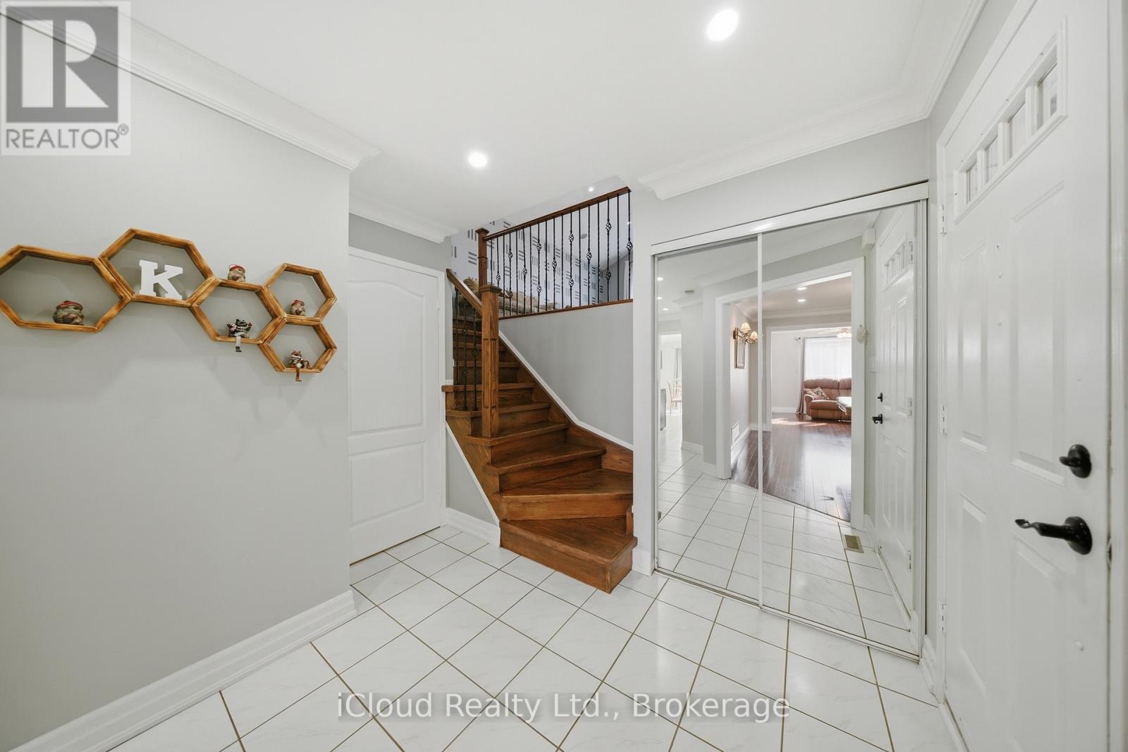 7389 Sandhurst Drive, Mississauga, Ontario  L5N 7G6 - Photo 6 - W13030066