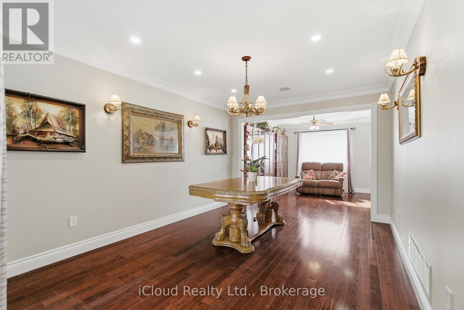 7389 Sandhurst Drive, Mississauga, Ontario  L5N 7G6 - Photo 8 - W13030066