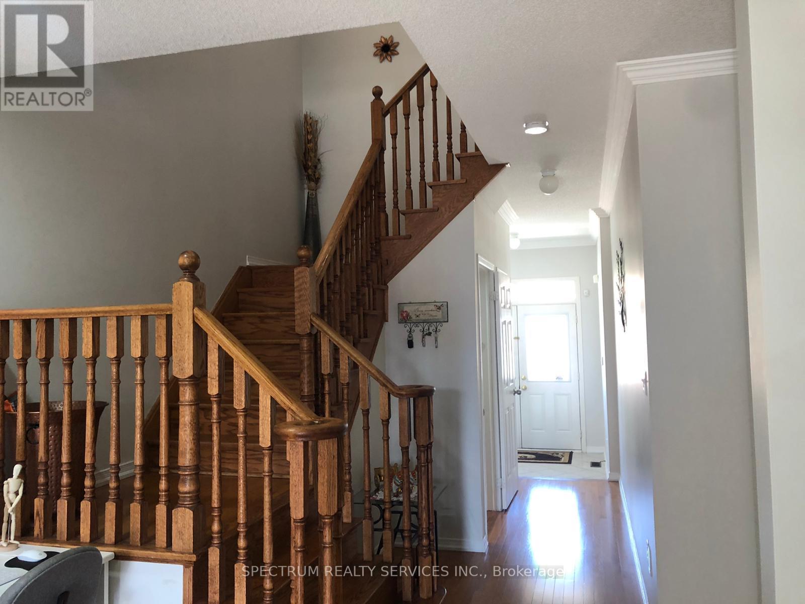 90 Templehill Road, Brampton, Ontario  L6R 3R6 - Photo 2 - W13030078