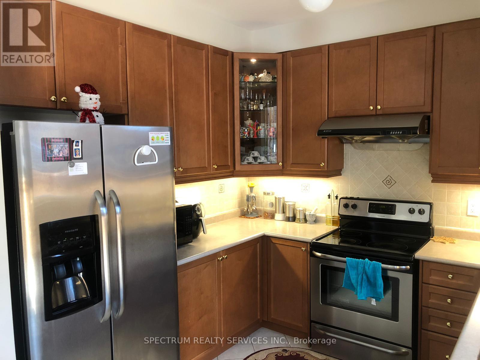 90 Templehill Road, Brampton, Ontario  L6R 3R6 - Photo 3 - W13030078