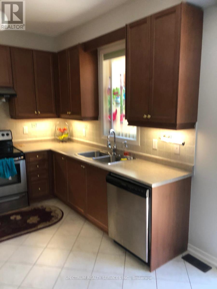 90 Templehill Road, Brampton, Ontario  L6R 3R6 - Photo 5 - W13030078