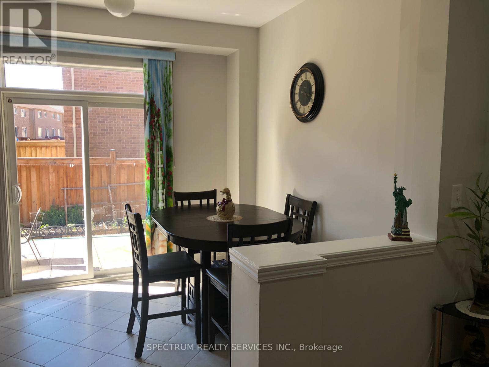 90 Templehill Road, Brampton, Ontario  L6R 3R6 - Photo 6 - W13030078