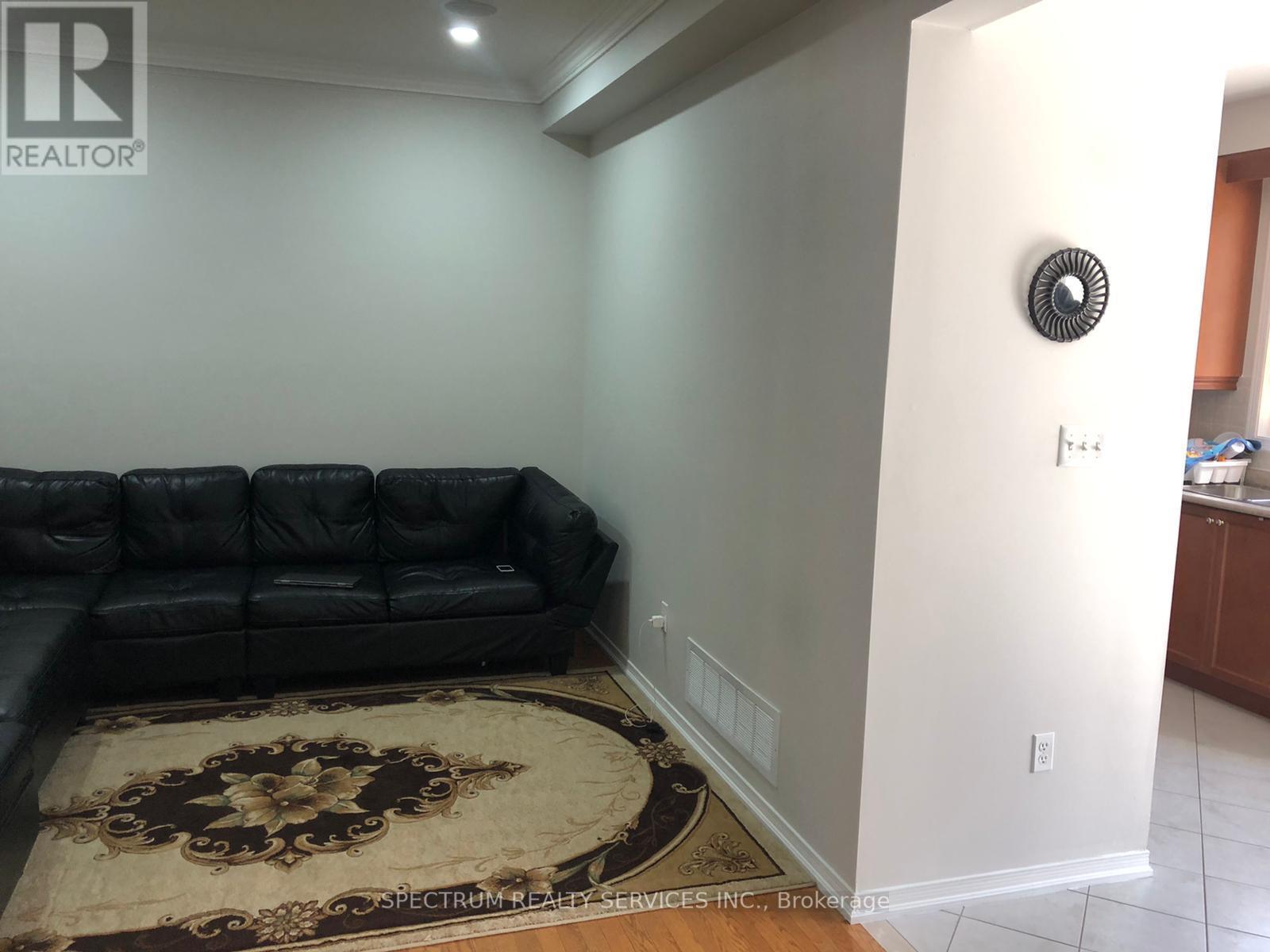 90 Templehill Road, Brampton, Ontario  L6R 3R6 - Photo 7 - W13030078