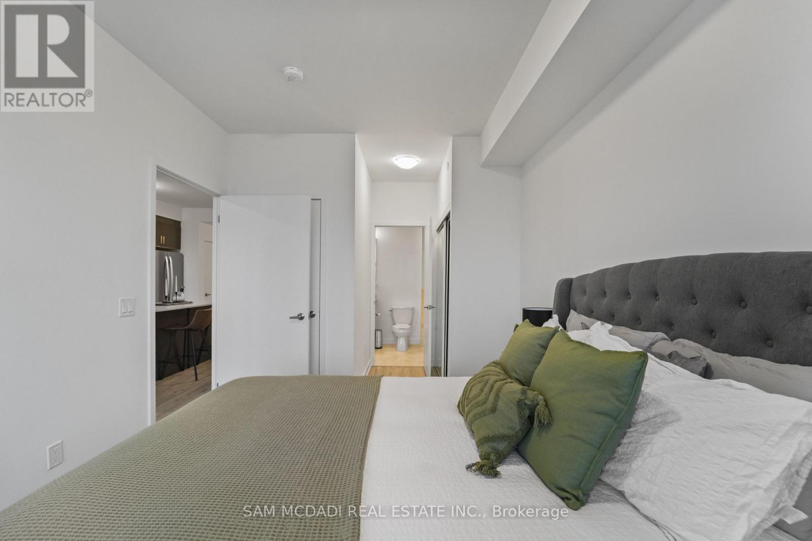 1403 - 1035 Southdown Road, Mississauga, Ontario  L5J 0A2 - Photo 17 - W13030104