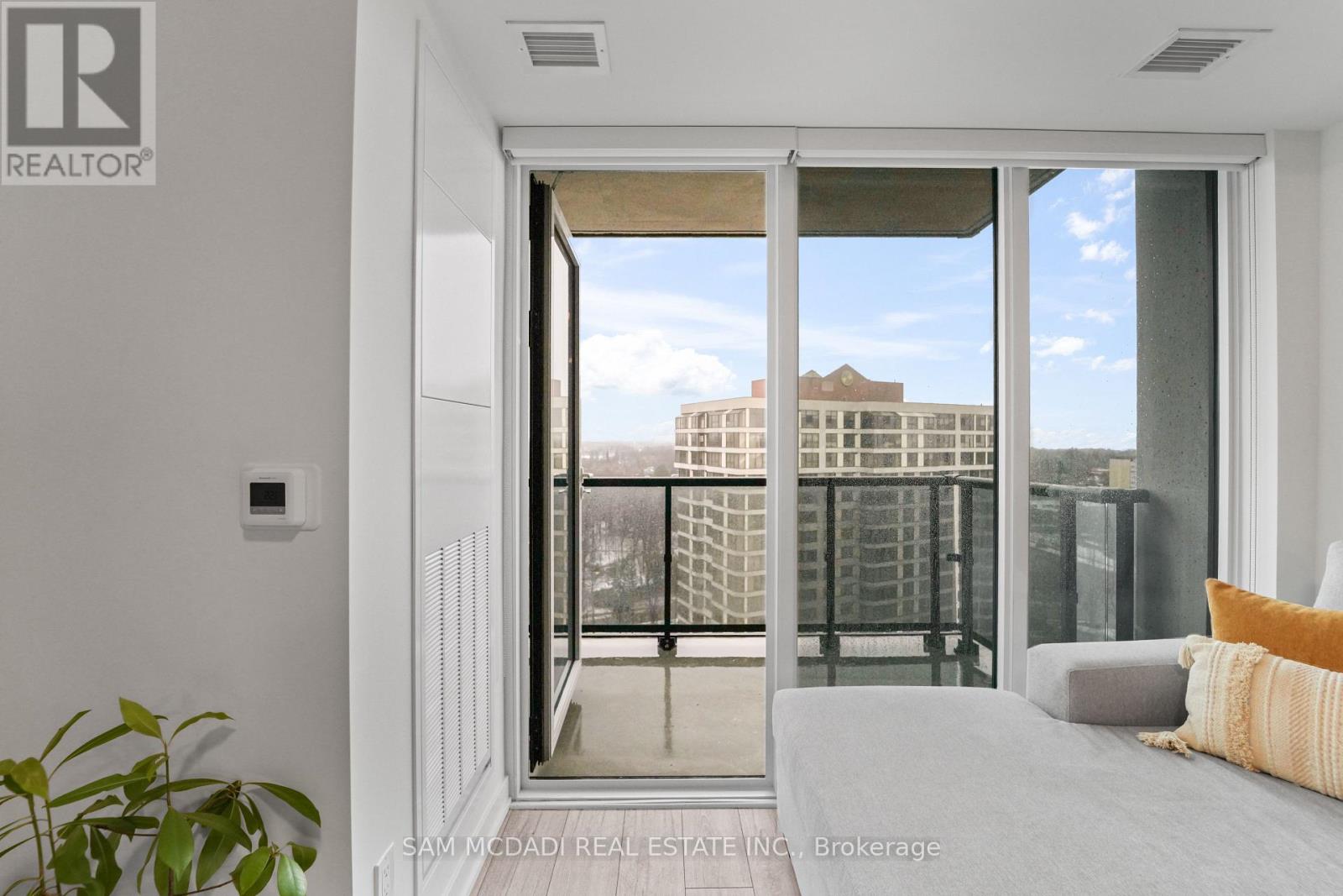 1403 - 1035 Southdown Road, Mississauga, Ontario  L5J 0A2 - Photo 23 - W13030104