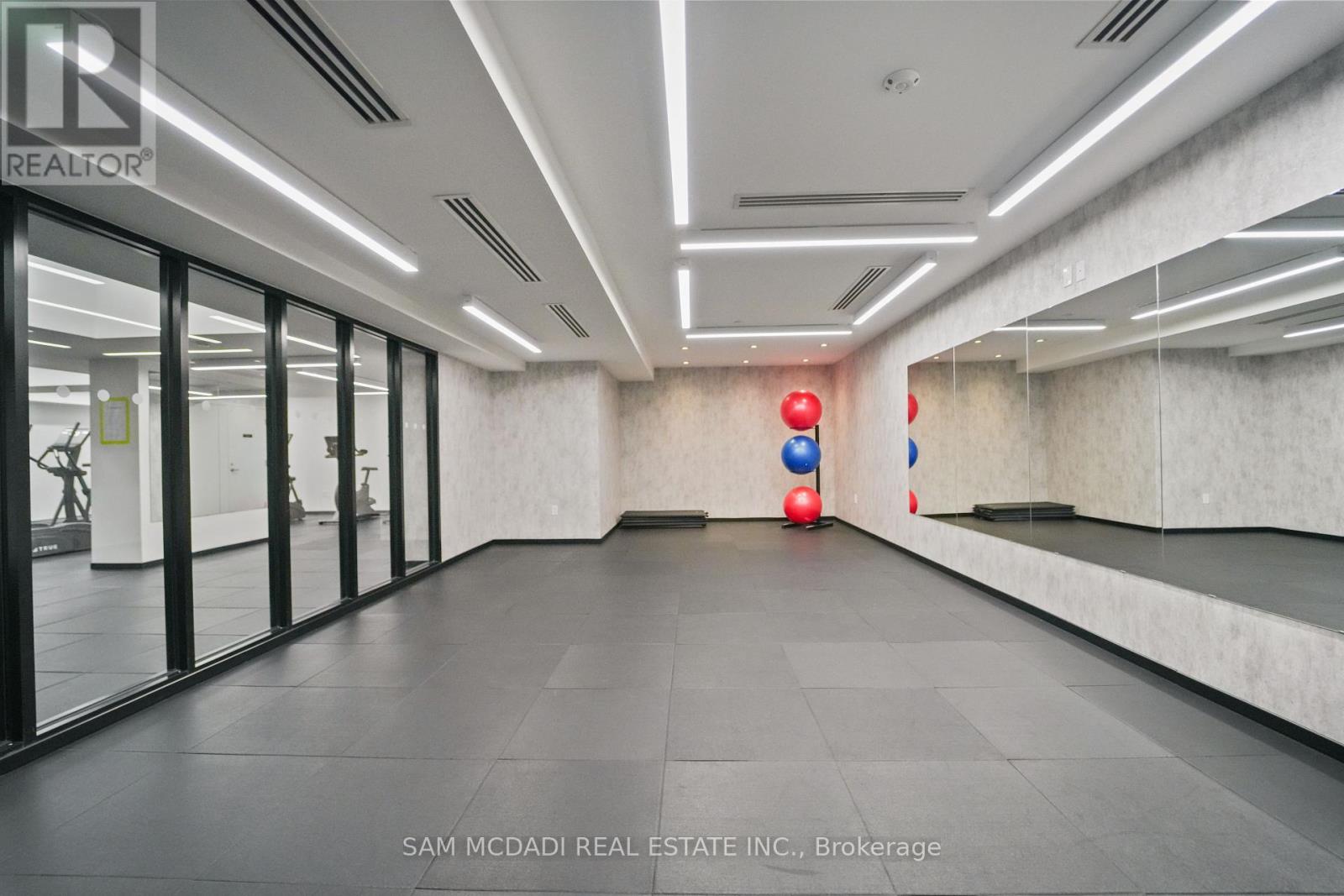 1403 - 1035 Southdown Road, Mississauga, Ontario  L5J 0A2 - Photo 37 - W13030104