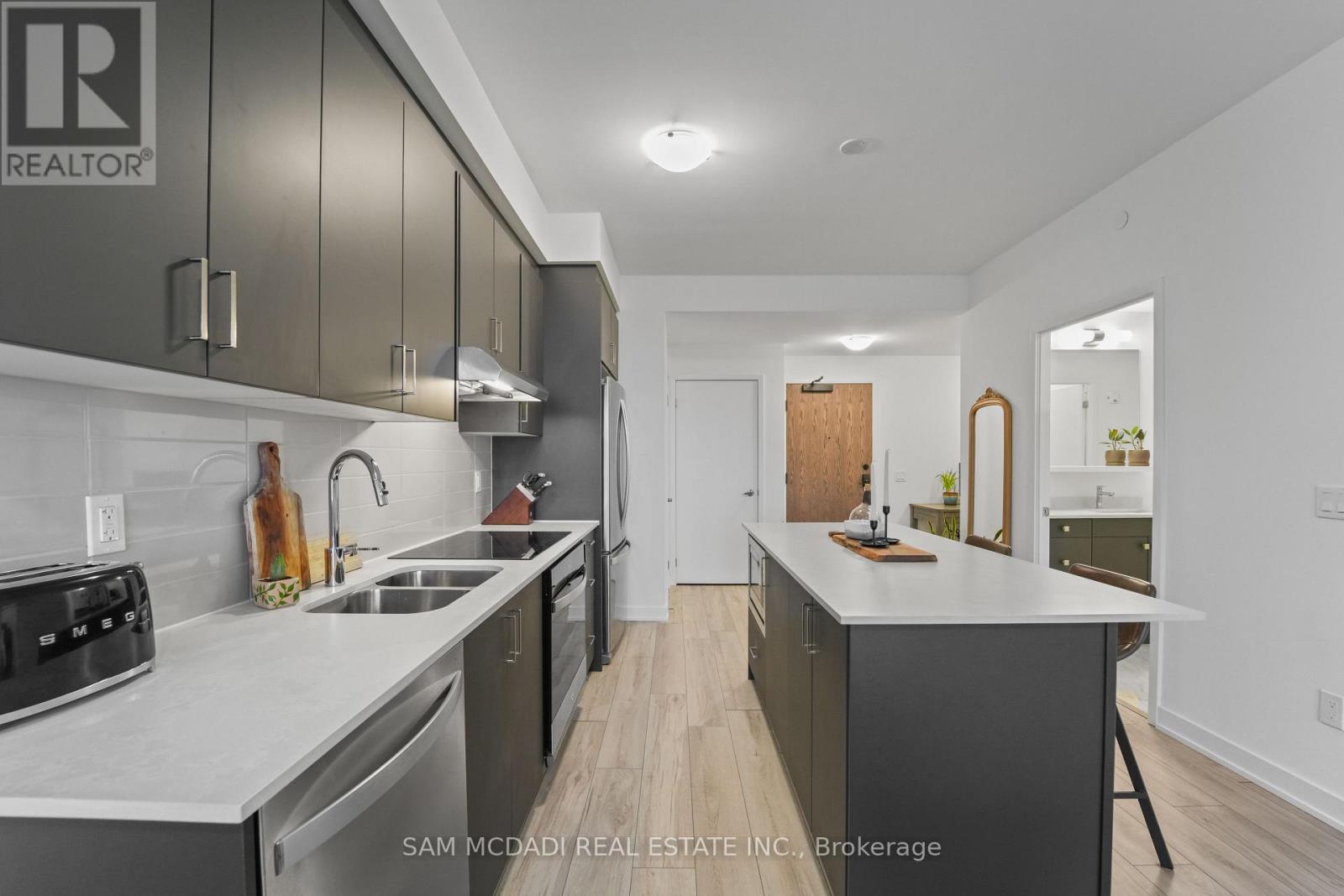 1403 - 1035 Southdown Road, Mississauga, Ontario  L5J 0A2 - Photo 9 - W13030104