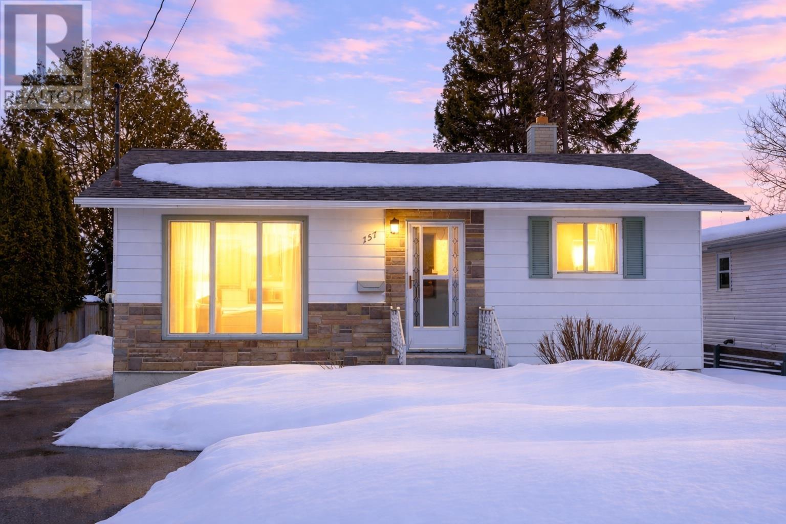 157 Burriss ST, Thunder Bay, Ontario