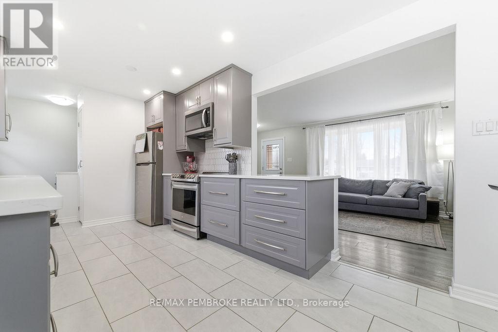 34 John Street, Petawawa, Ontario  K8H 1S7 - Photo 10 - X13030142