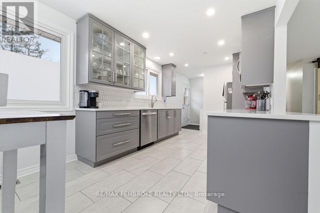 34 John Street, Petawawa, Ontario  K8H 1S7 - Photo 13 - X13030142