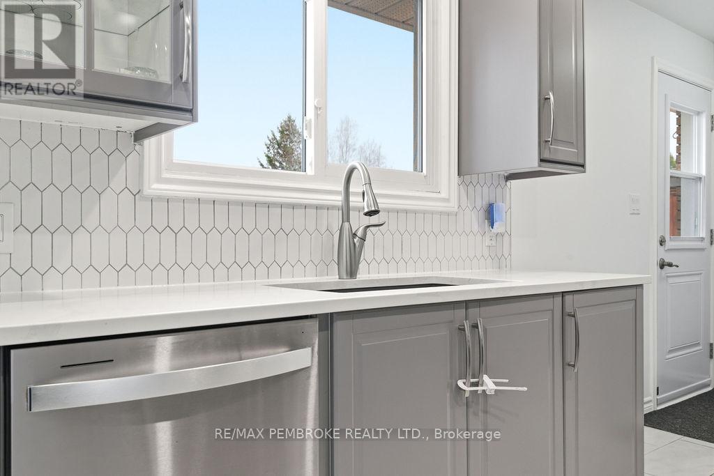 34 John Street, Petawawa, Ontario  K8H 1S7 - Photo 14 - X13030142