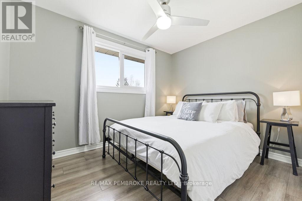 34 John Street, Petawawa, Ontario  K8H 1S7 - Photo 18 - X13030142