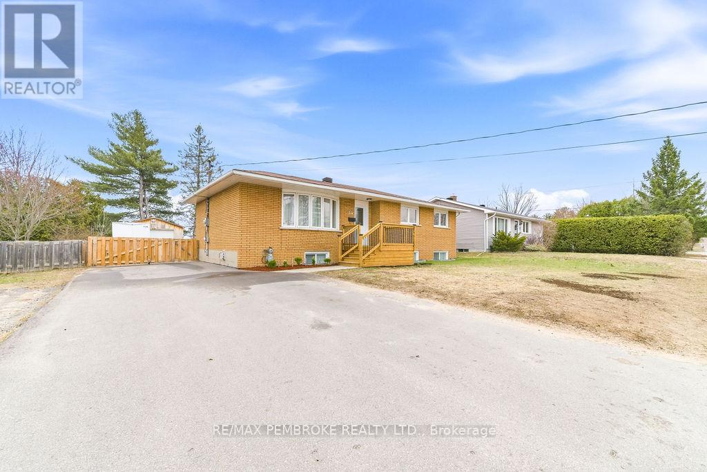 34 John Street, Petawawa, Ontario  K8H 1S7 - Photo 2 - X13030142