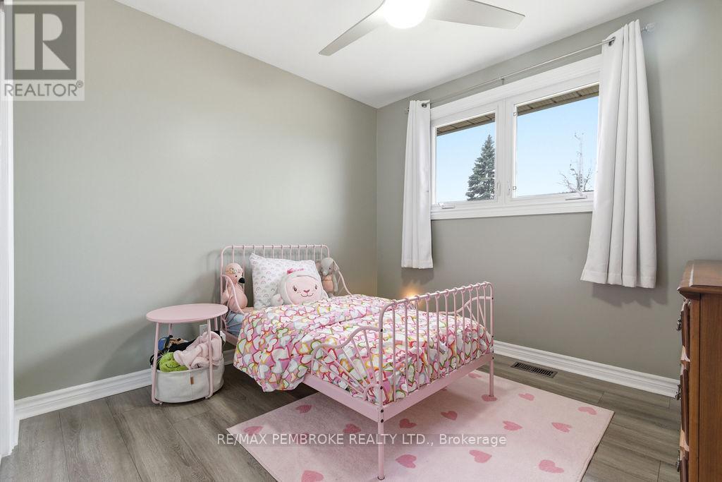 34 John Street, Petawawa, Ontario  K8H 1S7 - Photo 20 - X13030142