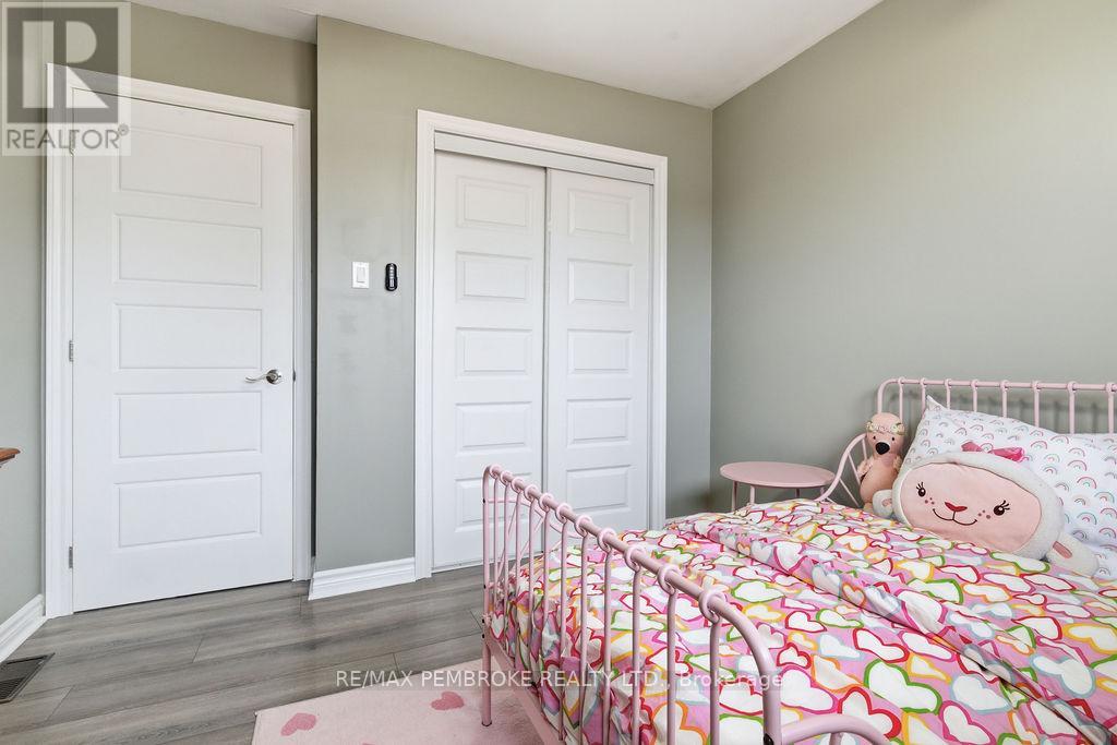 34 John Street, Petawawa, Ontario  K8H 1S7 - Photo 21 - X13030142