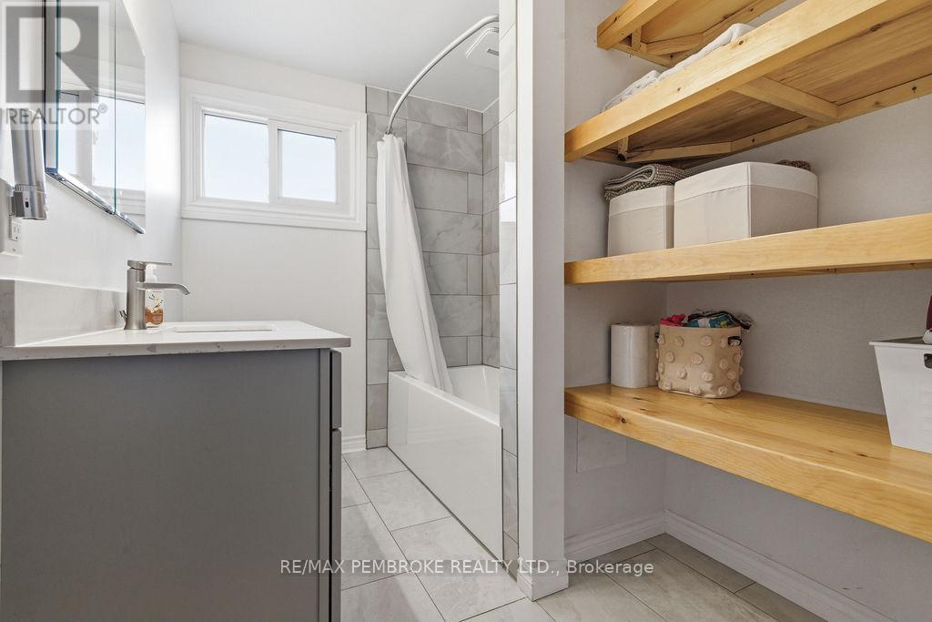 34 John Street, Petawawa, Ontario  K8H 1S7 - Photo 23 - X13030142