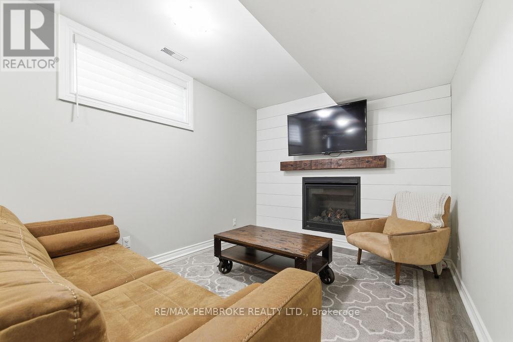 34 John Street, Petawawa, Ontario  K8H 1S7 - Photo 25 - X13030142