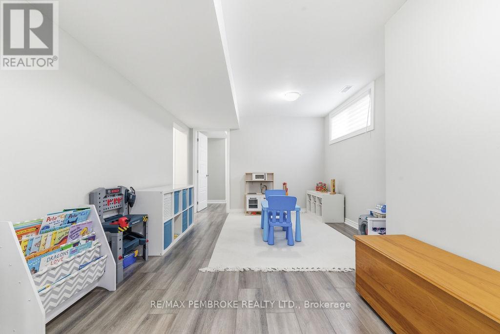 34 John Street, Petawawa, Ontario  K8H 1S7 - Photo 26 - X13030142