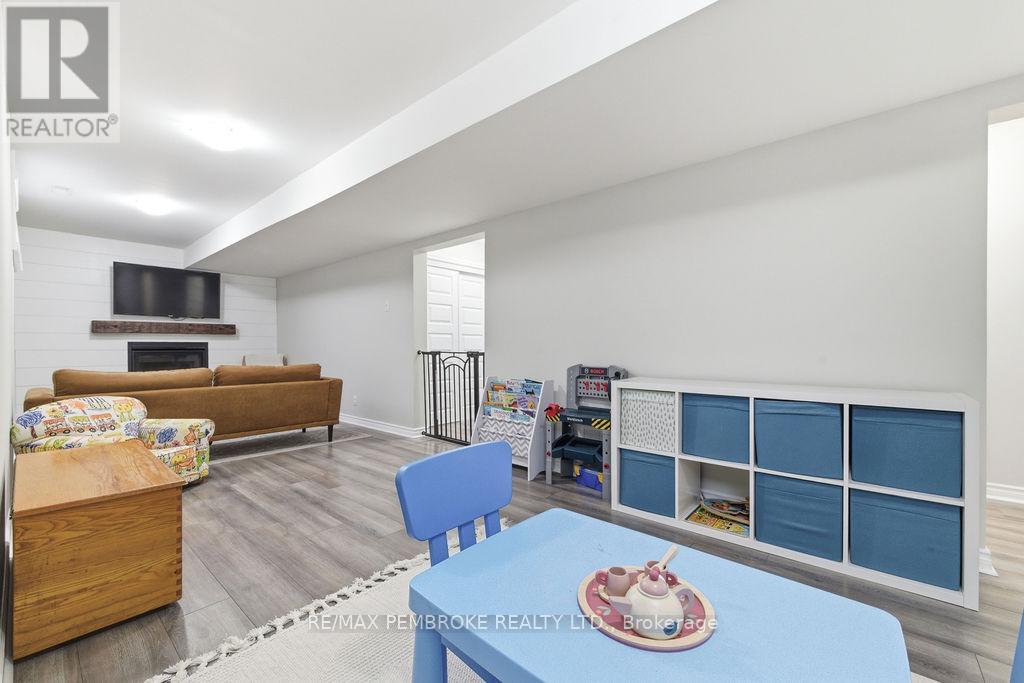 34 John Street, Petawawa, Ontario  K8H 1S7 - Photo 28 - X13030142