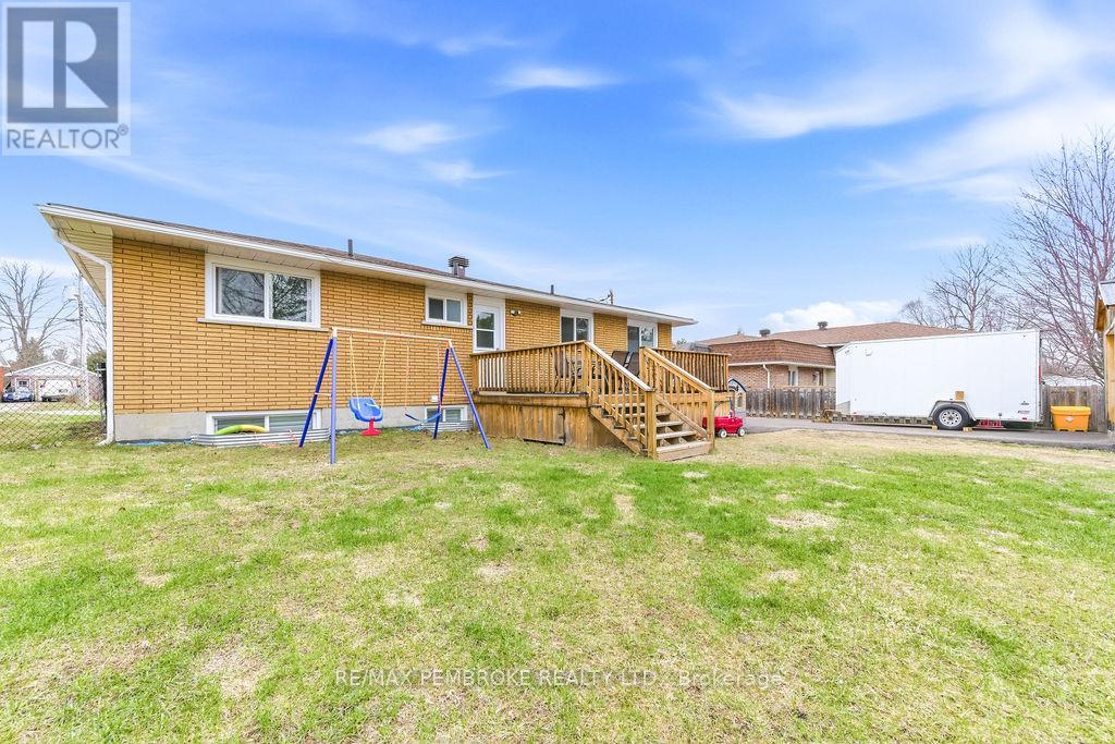 34 John Street, Petawawa, Ontario  K8H 1S7 - Photo 35 - X13030142