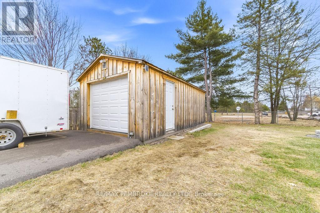 34 John Street, Petawawa, Ontario  K8H 1S7 - Photo 37 - X13030142