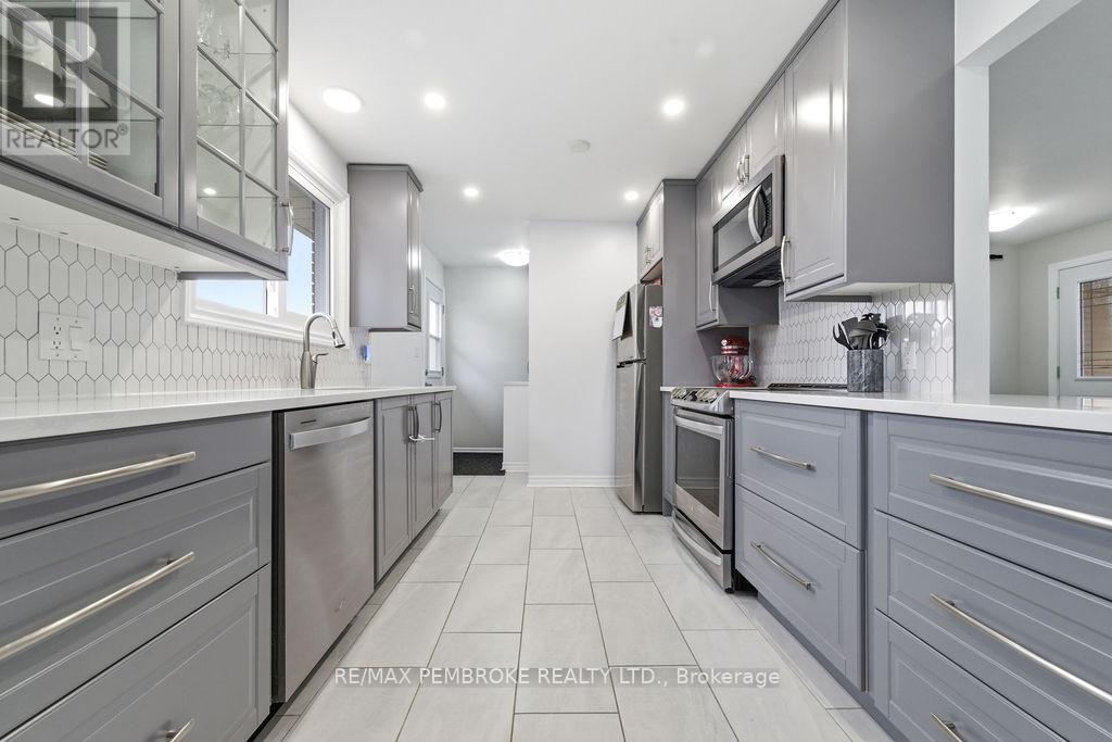 34 John Street, Petawawa, Ontario  K8H 1S7 - Photo 9 - X13030142