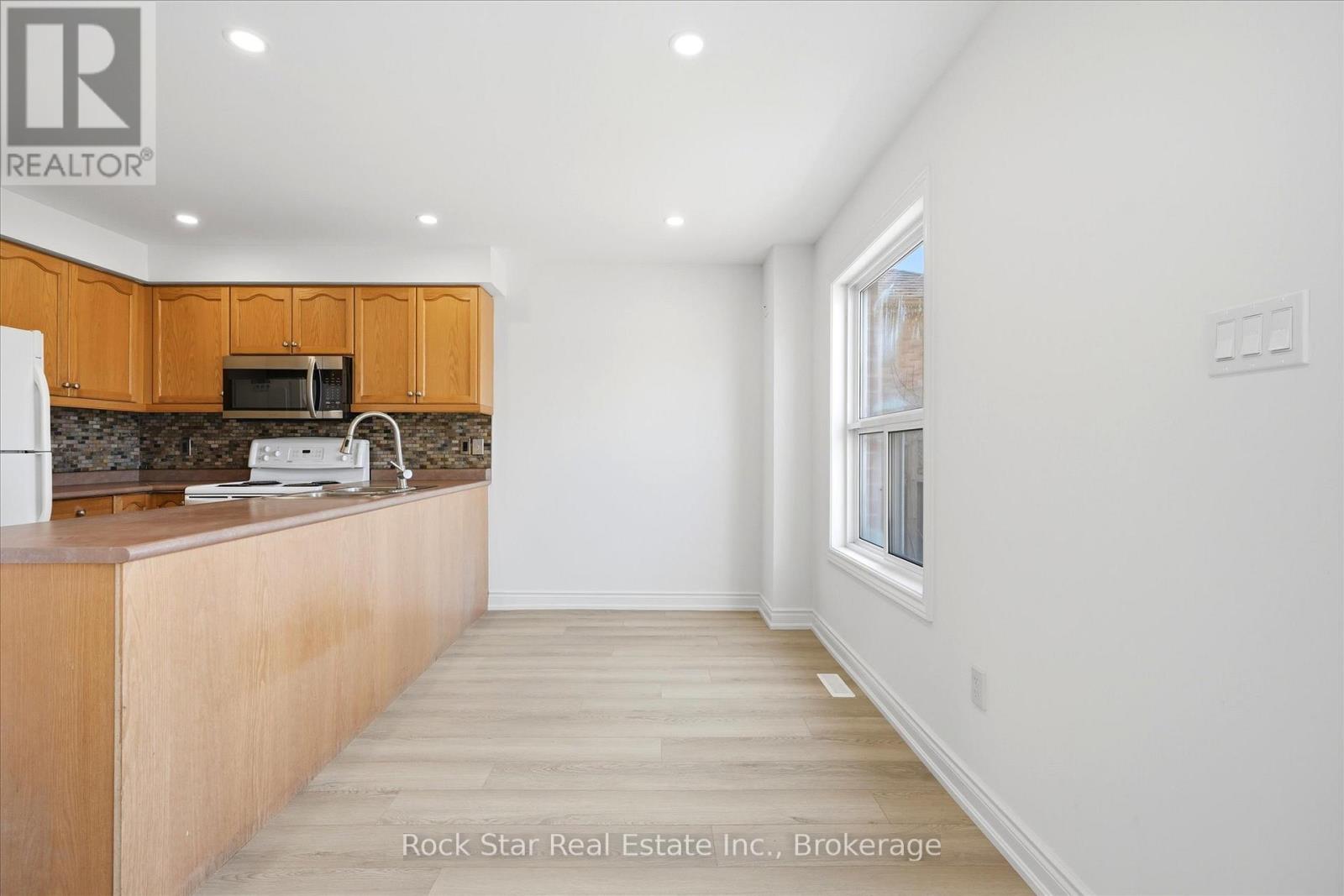 20 Knupp Road, Barrie (Edgehill Drive), Ontario  L4N 0P6 - Photo 10 - S13030248