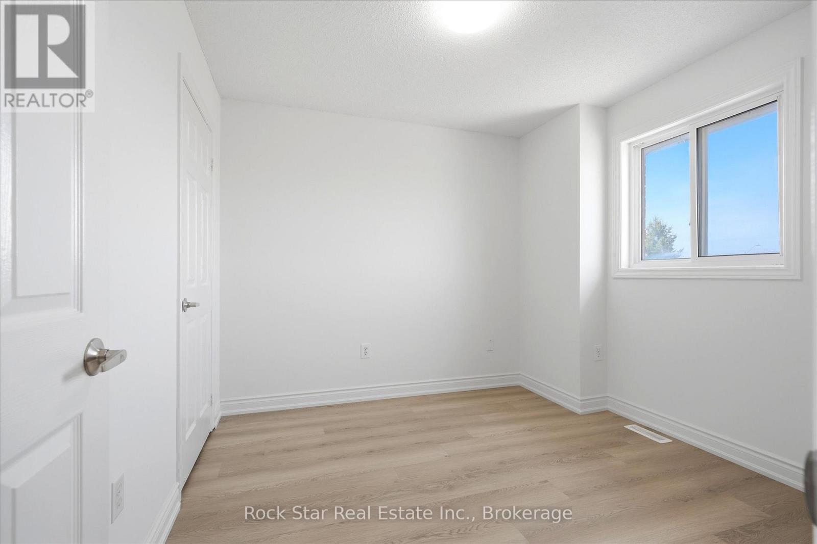 20 Knupp Road, Barrie (Edgehill Drive), Ontario  L4N 0P6 - Photo 17 - S13030248