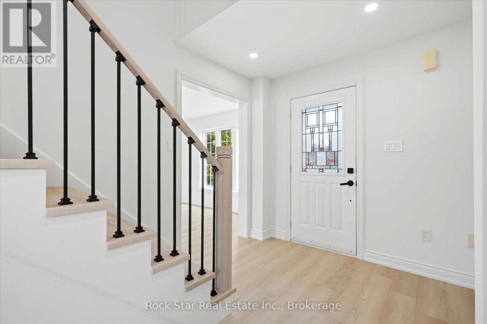 20 Knupp Road, Barrie (Edgehill Drive), Ontario  L4N 0P6 - Photo 2 - S13030248