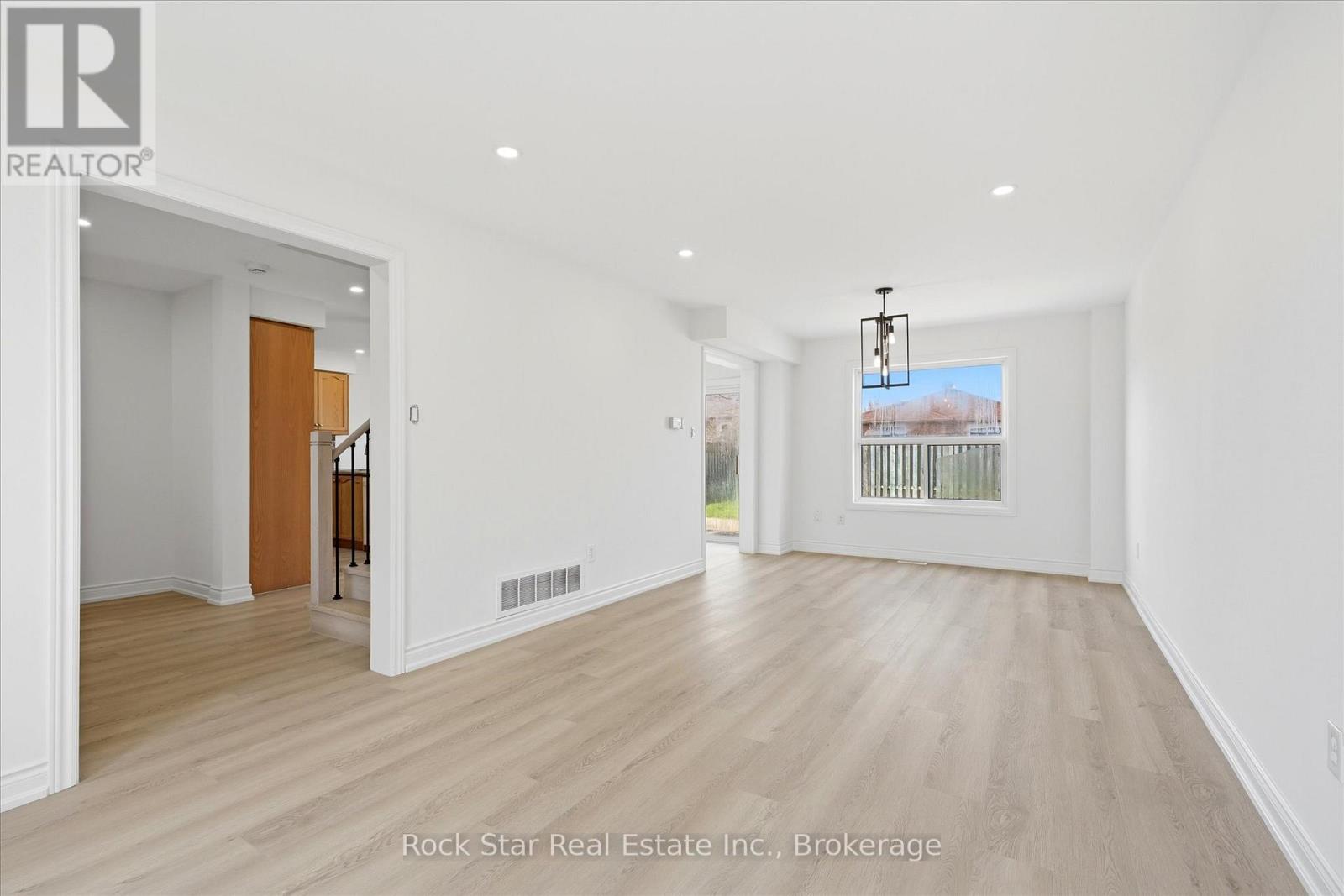 20 Knupp Road, Barrie (Edgehill Drive), Ontario  L4N 0P6 - Photo 4 - S13030248