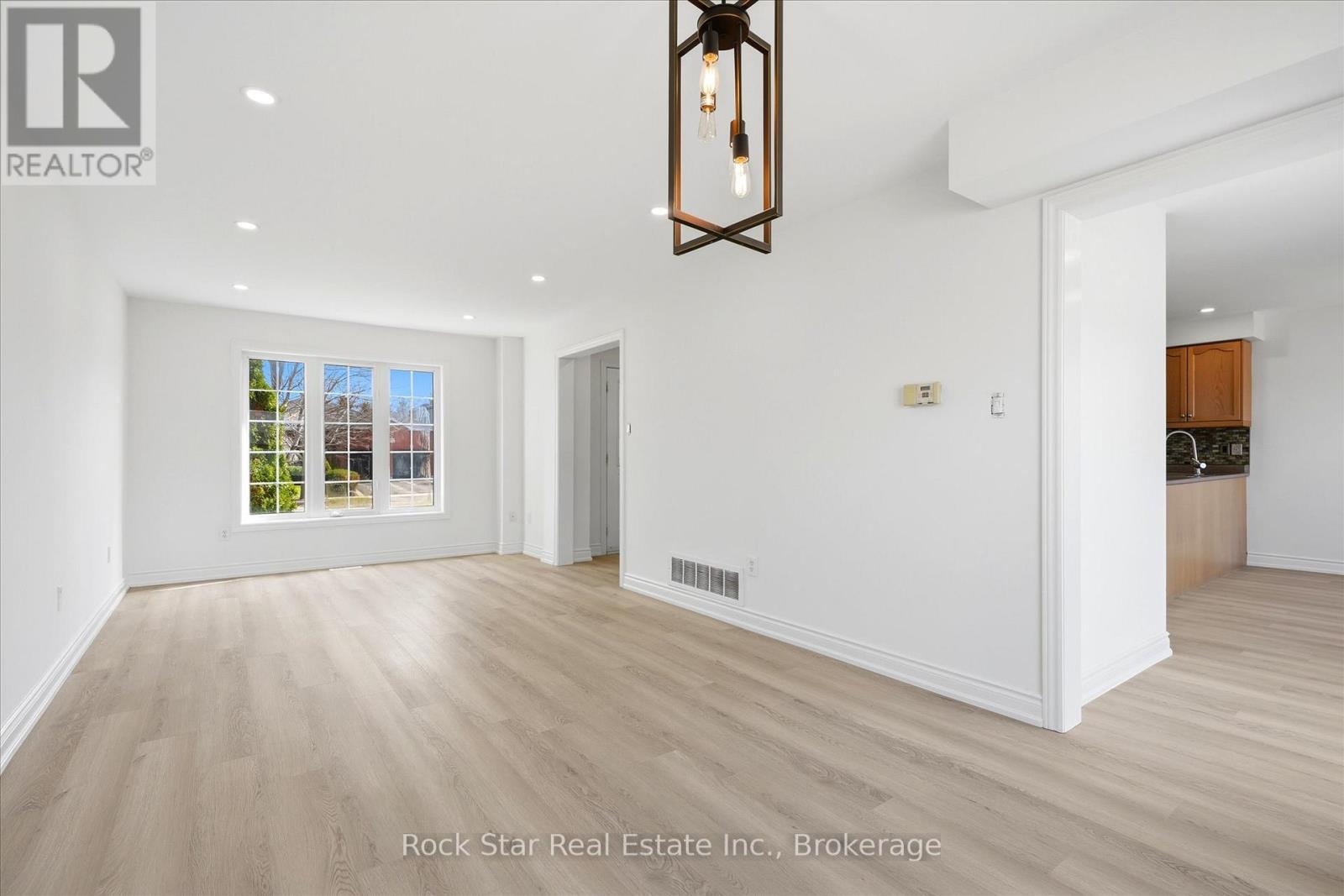 20 Knupp Road, Barrie (Edgehill Drive), Ontario  L4N 0P6 - Photo 5 - S13030248